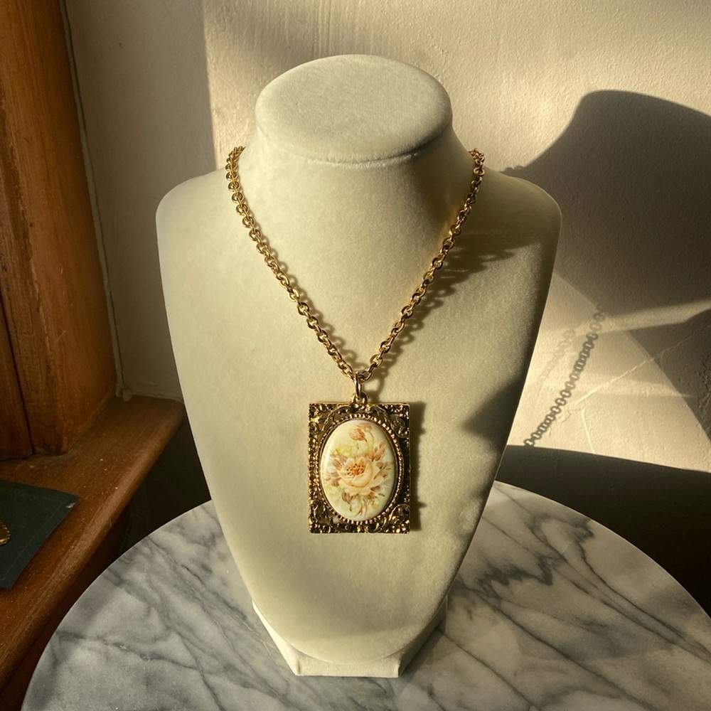 Beautiful gold tone hand painted pendant necklace